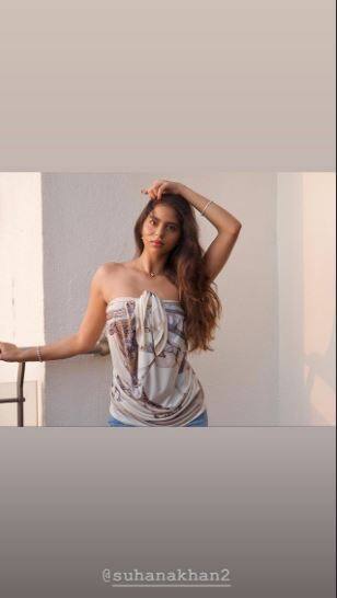 सुहाना खानचे अनेक ग्लॅमरस फोटो सोशल मीडियावर व्हायरल होत असतात. जे पाहिल्यानंतर तिच्या बॉलिवूड डेब्यूची चर्चा तिच्या फॅन्समध्ये होताना दिसते. 