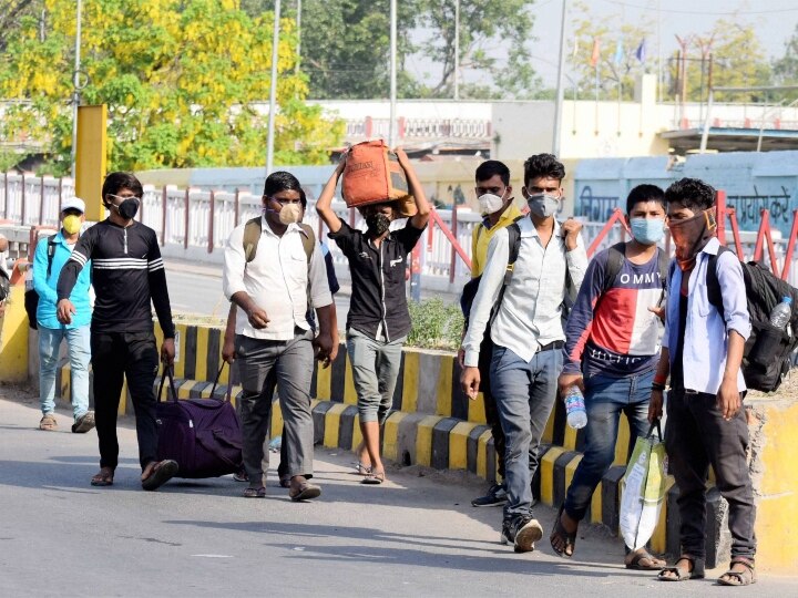 Over one crore migrant labourers return to home states on foot during March-June, Government information in parliament एक कोटी मजुरांनी मार्च ते जूनदरम्यान पायी घर गाठलं, सरकारची संसदेत लिखित माहिती