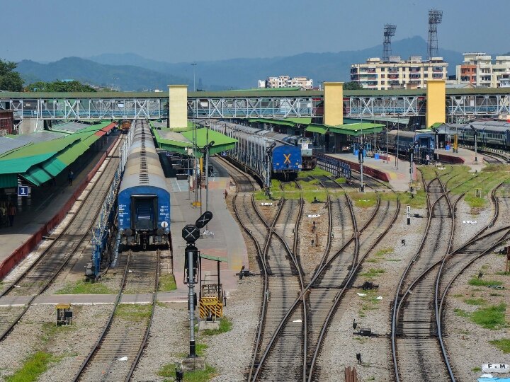 coronavirus lockdown 4 only special train and parcel railway will run लॉकडाऊन 4 मध्ये फक्त स्पेशल ट्रेन, पार्सल आणि मालगाड्या धावणार : भारतीय रेल्वे