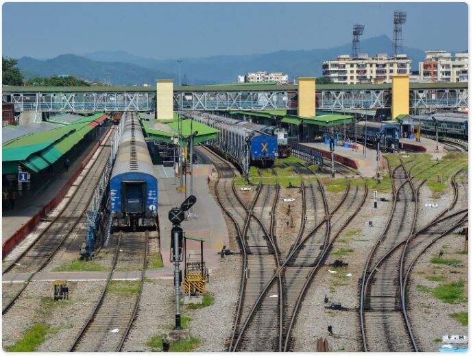 Lockdown, 200 non AC trains will start from 1st June , Railway Minister Piyush Goyal announced येत्या 1 जूनपासून रोज 200 नॉन एसी ट्रेन धावणार, रेल्वेमंत्री पियुष गोयल यांची घोषणा