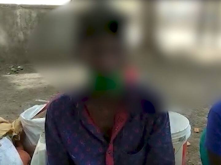 Lockdown - A girl kidnapped in Jalgaon as family walking all the way from Mumbai to Akola मुंबईहून अकोल्याला पायी निघालेल्या कुटुंबातील मुलीचं जळगावमध्ये अपहरण