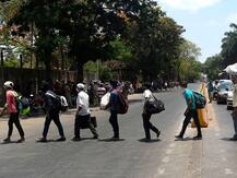 Lockdown | या चिमण्यांनो…परत फिरा रे…! चौल ग्रामस्थ आणि प्रशासनाच्या माणुसकीचे दर्शन