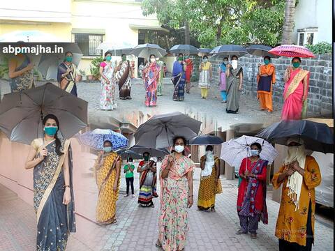 PHOTO | सोशल डिस्टन्सिंगसाठी केरळचा 'छत्री पॅटर्न' पुण्यात PHOTO | सोशल डिस्टन्सिंगसाठी केरळचा 'छत्री पॅटर्न' पुण्यात