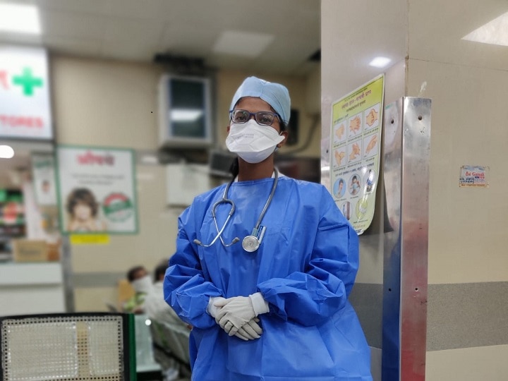  Dr. Deepali Puri resumes patient service after  Overcoming Corona कोरोनावर मात करत  डॉ. दिपाली पुरी पुन्हा रुग्णसेवेत रुजू
