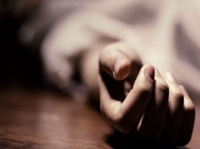 Hotel worker commits suicide during lockdown incident revealed one months later in Mohol taluka Solapur  लॉकडाऊनच्या काळात हॉटेल कामगाराची आत्महत्या, एक ते दीड महिन्यांनंतर घटना उघड