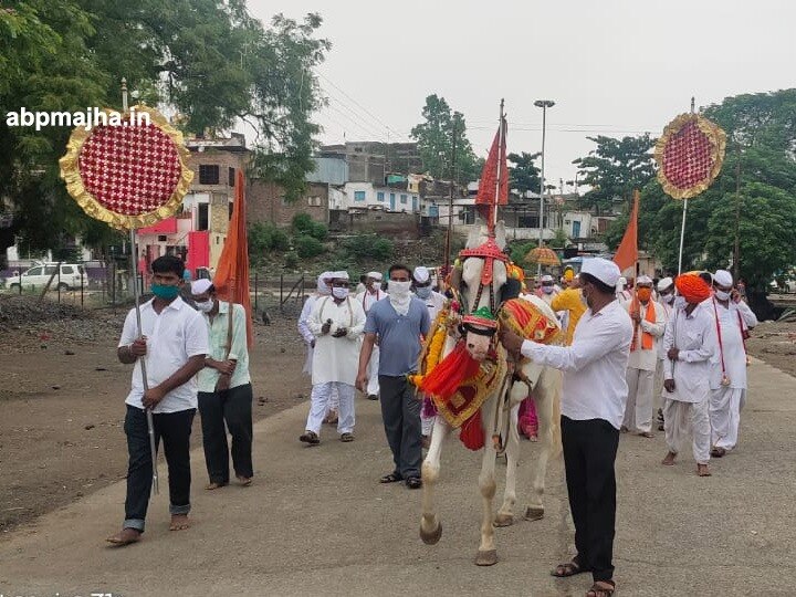 अगदी सकाळपासून गोदावरीच्या काठावर भाविकांची मांदियाळी पाहायला मिळायची. मात्र आज गोदावरीचा काठ भक्ताविना ओस होता. 