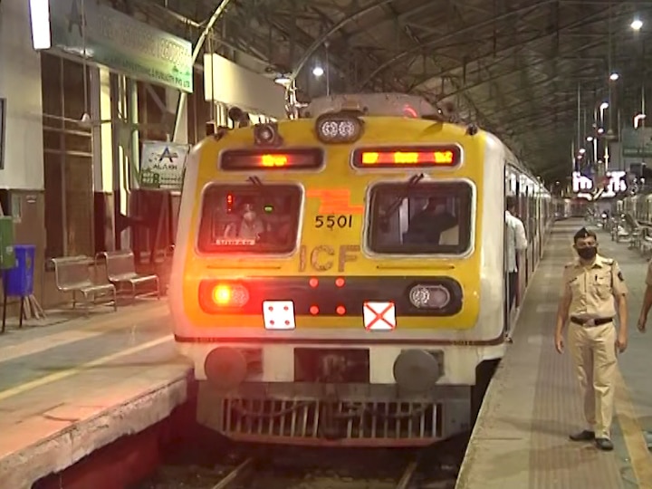 Mumbai local train services restart from February 1 for all passenger  Maharashtra Chief Minister Uddhav Thackeray Mumbai Local | मुख्यमंत्र्यांची मुंबईकरांना गुड न्यूज, 1 फेब्रुवारीपासून सर्वसामान्यांसाठी लोकल सेवा सुरु