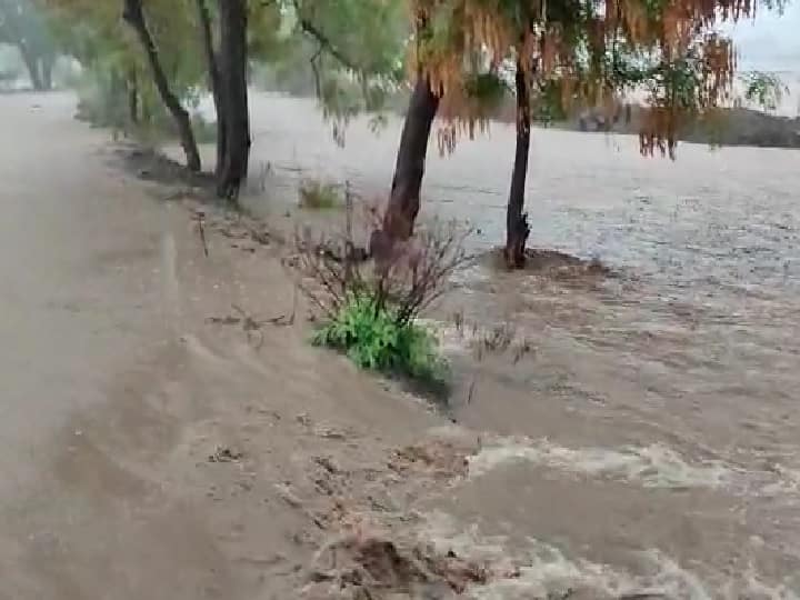 कोकण, पश्चिम महाराष्ट्र, मराठवाडा अन् विदर्भातील काही जिल्ह्यांना पावसानं झोडपलं monsoon Rainfall in Konkan, Western Maharashtra, Marathwada and some districts of Vidarbha कोकण, पश्चिम महाराष्ट्र, मराठवाडा अन् विदर्भातील काही जिल्ह्यांना पावसानं झोडपलं