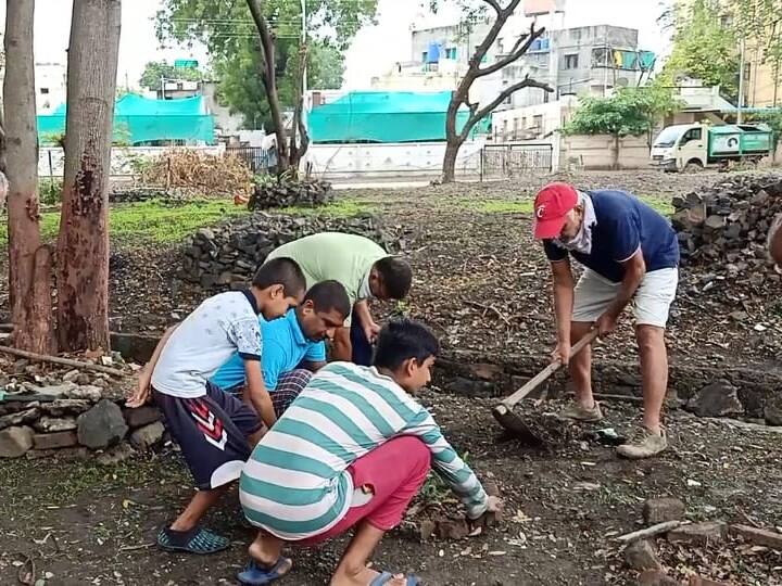लॉकडाऊनच्या काळात डॉ. वाघांच्या हातून एक असंच मोठं सृजनात्मक काम उभं राहीलं आहे. मात्र, हे काम त्यांच्यातील साहित्यिकापेक्षा त्यांची फार वेगळी ओळख सांगणारं आहे.