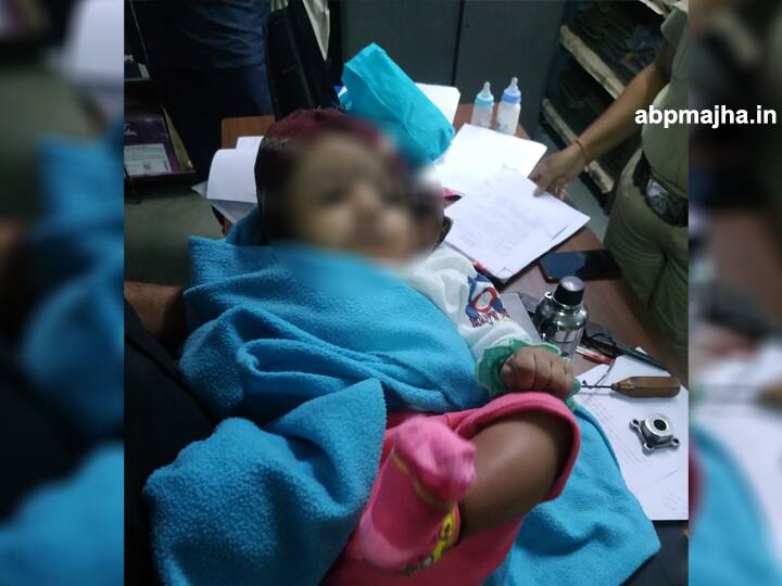 पुण्यात निर्जन ठिकाणी आढळलेल्या चार महिन्यांच्या चिमुरडीची आई अखेर सापडली Four-month-old baby's father found in Pune, but his mother is missing पुण्यात निर्जन ठिकाणी आढळलेल्या चार महिन्यांच्या चिमुरडीची आई अखेर सापडली