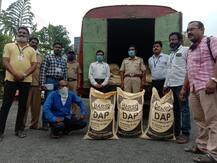 एसटी महामंडळाच्या बसमधून बोगस खत जप्त