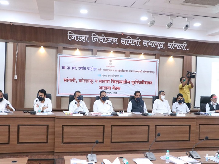 जलसंपदा मंत्री जयंत पाटील आणि भाजपा आमदार गोपीचंद पडळकर यांच्यात भर बैठकीत खडाजंगी clashes between Water Resources Minister Jayant Patil and BJP MLA Gopichand Padalkar