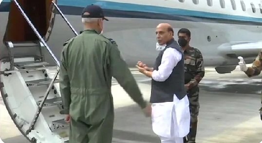 India-China Face Off - Defence Minister Rajnath Singh leaves for 3-day visit to Russia, S-400 missile system संरक्षण मंत्री राजनाथ सिंह रशियाला रवाना, चीनसोबतच्या तणावानंतर दौऱ्याला महत्त्व