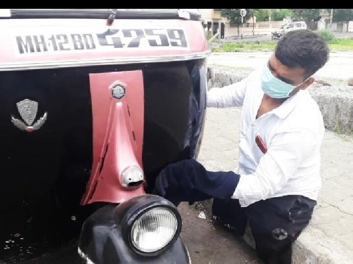 rickshaw driver inspirational story of pimpri chinchwad लढवय्या रिक्षाचालक! दोन्ही पाय निकामी असताना लॉकडाऊनशी यशस्वी सामना