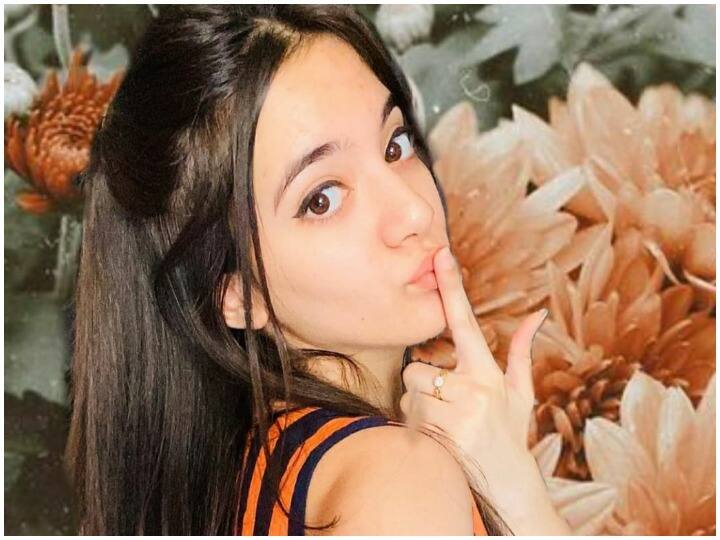 सेलिब्रिटींच्या आत्महत्येचं सत्र सुरुच; 17 वर्षीय टिक टॉक स्टार सिया कक्करची गळफास घेत आत्महत्या Tiktok star siya kakkar commits suicide at age of 17 सेलिब्रिटींच्या आत्महत्येचं सत्र सुरुच; 17 वर्षीय टिक टॉक स्टार सिया कक्करची गळफास घेत आत्महत्या