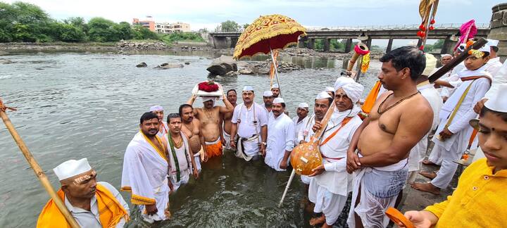 पालखी सोहळा देहूनगरीत मुक्कामी असताना हे कसं पार पडलं? असा प्रश्न वारकरी संप्रदयांसह अख्ख्या महाराष्ट्राला पडला असेल. (फोटो क्रेडिट : स्वप्नील मोरे, फेसबुक दिंडी)