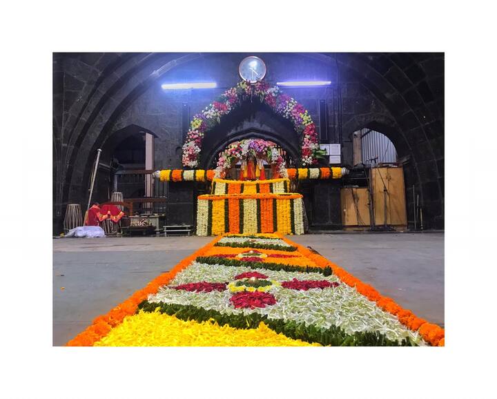 कोरोनाच्या वाढत्या प्रादुर्भावामुळे अनेक धार्मिक कार्यक्रमांसोबतच सण-उत्सवही रद्द करावे लागले आहेत. अशातच कोरोनाचा परिणाम पंढरपूरच्या वारीवरही झाल्याचं दिसत आहे. (फोटो क्रेडिट : स्वप्नील मोरे, फेसबुक दिंडी)