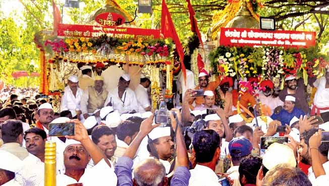 आठवणीतील वारी.. वारीच्या आठवणी.. आज टप्प्यावर माऊली आणि सोपान काकांची बंधुभेट झाली असती...