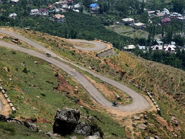 India China Face Off - Order to stock LPG and evacuate schools in Kashmir amid tension from China काश्मीरमध्ये एलपीजीचा साठा आणि शाळा रिकाम्या करण्याचा आदेश