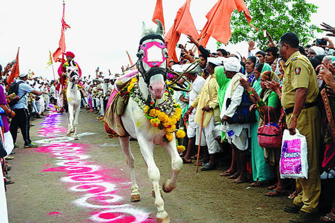 आठवणीतील वारी...वारीच्या आठवणी...| आज बाजीराव विहीर परिसरात रिंगणासाठी वैष्णवांचा मेळा जमला असता!