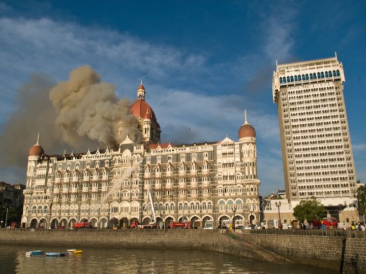 Terror attack Phone calls threatening to blow up mumbai taj hotel from pakistan मुंबईमध्ये पुन्हा दहशतवादी हल्ला? पाकिस्तानमधून फोन, ताज हॉटेल उडवण्याची धमकी