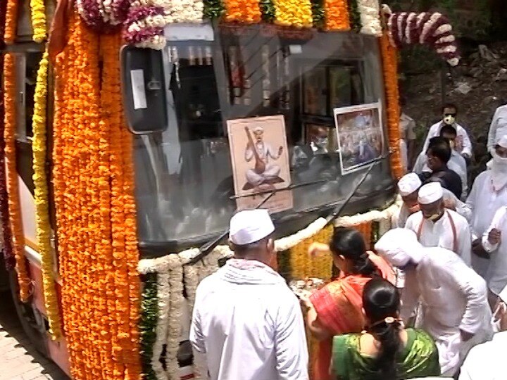 sant tukaram, sant dnyaneshwar Maharaj palkhi left pandharpur from ST bus संत तुकाराम आणि संत ज्ञानेश्वर महाराजांच्या पालख्या एसटीतून पंढरीच्या दिशेने रवाना