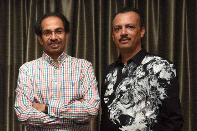 तेव्हापासून मिलिंद नार्वेकर हे सावलीसारखे उद्धव यांच्यासोबत आहेत. साधारण 1994 सालच्या उत्तरार्धात मिलिंद नार्वेकर रितसर उद्धव ठाकरे यांचे पीए बनले. 