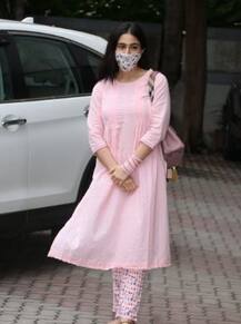 लॉकडाऊनमध्ये सारा अली खानचा सिम्पल लूक व्हायरल; पाहा फोटो