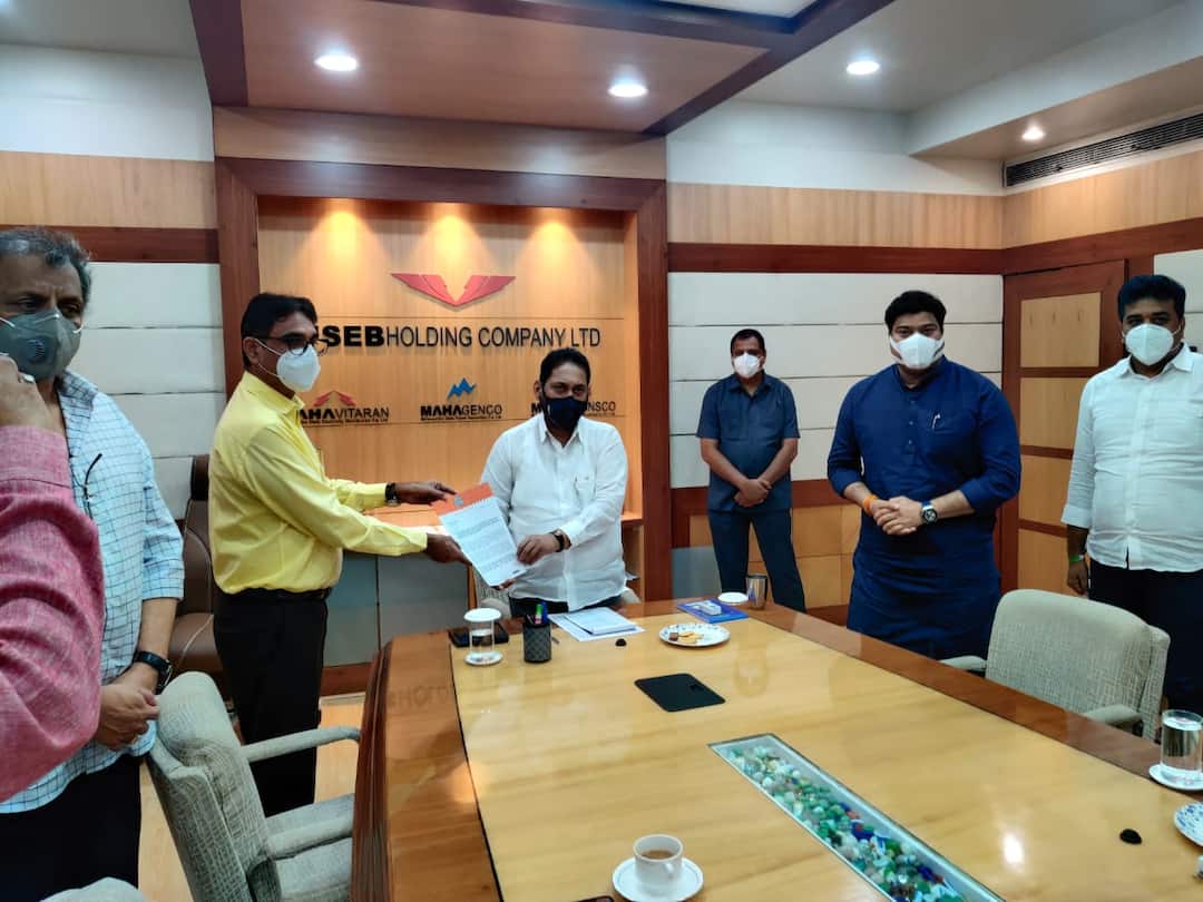 वाढीव वीज बिलांबाबत मनसेचं शिष्टमंडळ ऊर्जामंत्र्यांच्या भेटीला, मागण्या मान्य न झाल्यास मनसे स्टाईल आंदोलनाचा इशारा MNS delegation meets energy minister over rising electricity bills वाढीव वीज बिलांबाबत मनसेचं शिष्टमंडळ ऊर्जामंत्र्यांच्या भेटीला, मागण्या मान्य न झाल्यास मनसे स्टाईल आंदोलनाचा इशारा