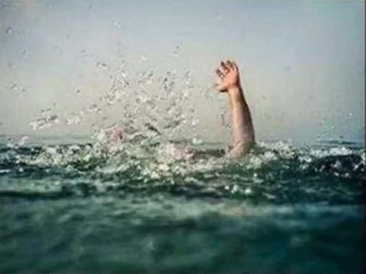 नाशिकमध्ये गणपती विसर्जनाला गालबोट, जिल्ह्यात 4 जण बुडाले Four people drowned while ganpati visarjan in Nashik नाशिकमध्ये गणपती विसर्जनाला गालबोट, जिल्ह्यात 4 जण बुडाले