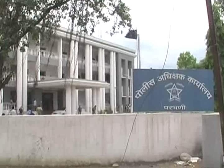 Police in Parbhani reveal links with criminals, Sp take action against five policemen परभणीत पोलिसांचे गुन्हेगारांशी संबंध उघड, पाच पोलिसांवर कारवाई