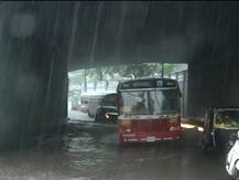 Mumbai Rain | मुंबईसह उपनगरात जोरदार पाऊस, नागरिकांना घराबाहेर न पडण्याचं आवाहन