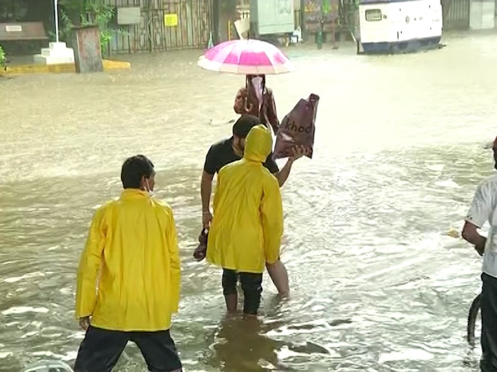 Mumbai Rain | मुंबईसह उपनगरात जोरदार पाऊस, नागरिकांना घराबाहेर न पडण्याचं आवाहन