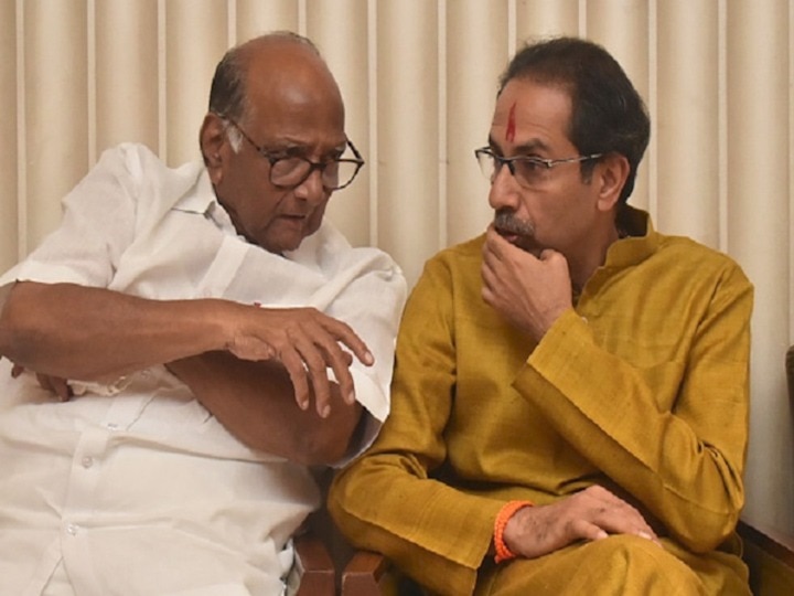 Sharad pawar and udhhav thackeray meet at thakare smarak Pawar, Thackeray | पवार-ठाकरे बैठकीत काय घडलं?