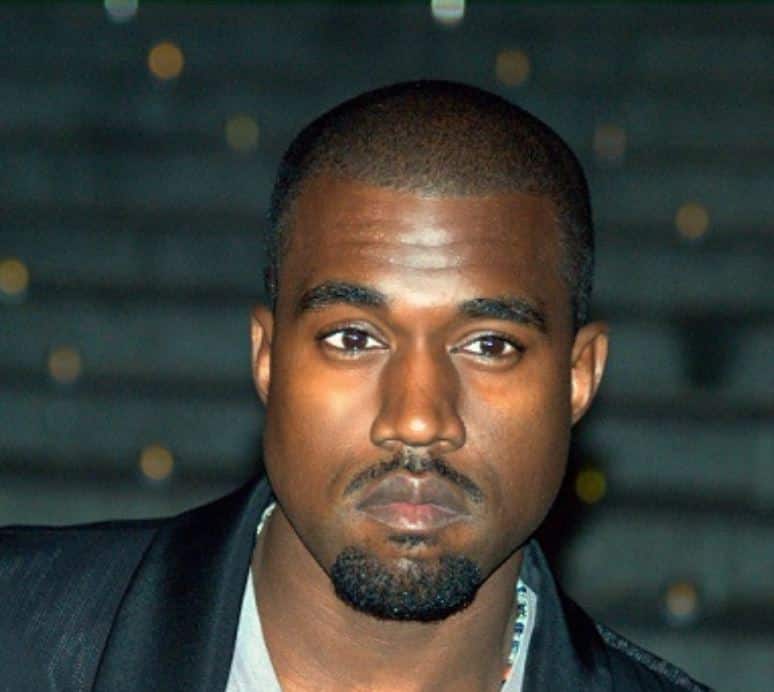 अमेरिकन रॅपर कान्ये वेस्ट लढवणार अमेरिकेच्या राष्ट्रपतीपदाची निवडणूक Rapper kanye west jumps into us presidential election elon musk gives support अमेरिकन रॅपर कान्ये वेस्ट लढवणार अमेरिकेच्या राष्ट्रपतीपदाची निवडणूक