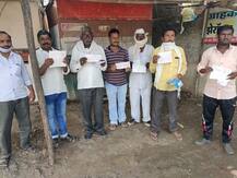 शेतकऱ्यांचा आनंद ठरला औट घटकेचा; धनादेश मिळाले मात्र मुदत गेल्याने वठले नाही