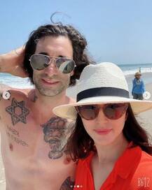 PHOTO | सनी आणि डॅनियलची बीचवर मुलांसोबत मस्ती; इन्स्टाग्रामवरून फोटो शेअर