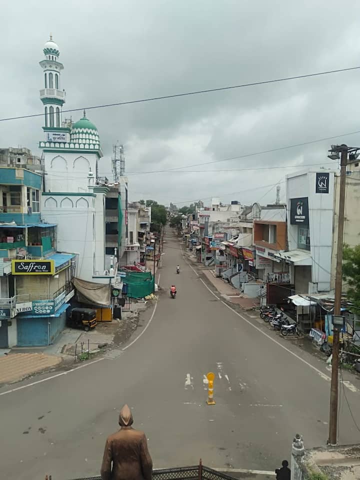 कोरोनाचा वाढता प्रादूर्भाव लक्षात घेत औरंगाबादमध्ये पुन्हा लॉकडाऊन करण्याचा निर्णय घेण्यात आला आहे. 