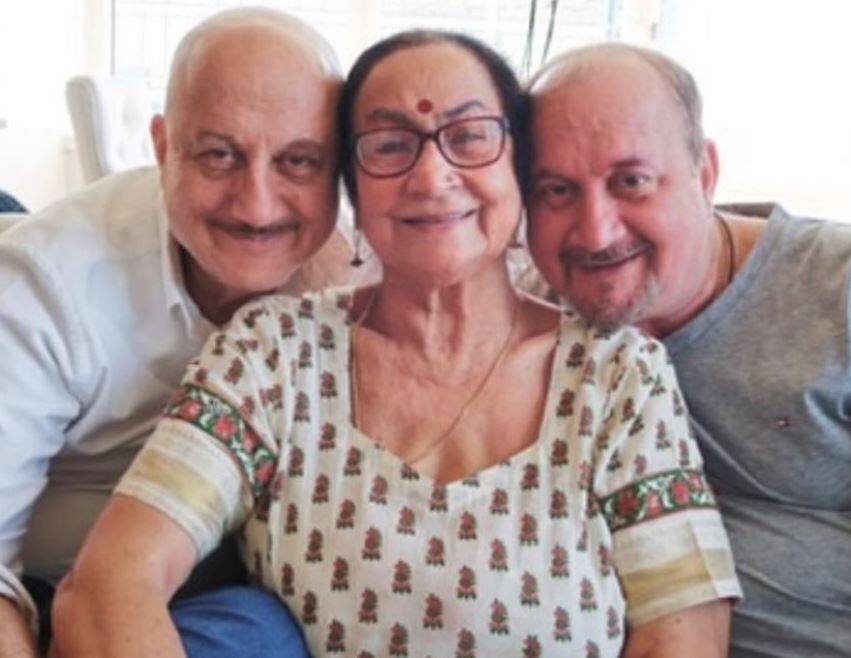 Anupam Kher Mother & Brother Family Covid Positive अभिनेते अनुपम खेर यांच्या आईला कोरोनाची लागण