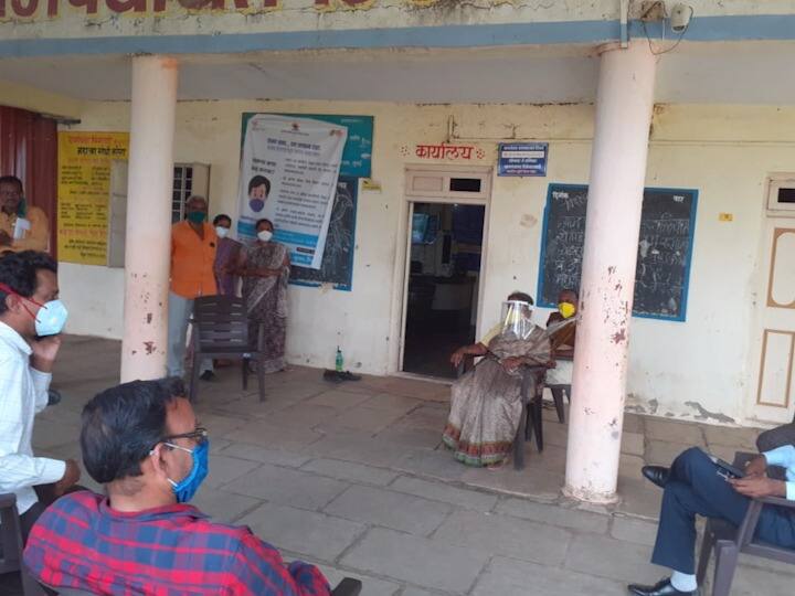 corona update, 35 people corona positive who attended wedding in pune पुण्यात लग्नाचा जल्लोष महागात; नवदाम्पत्यासह 35 वऱ्हाडी कोरोना पॉझिटिव्ह, सात गावं सील