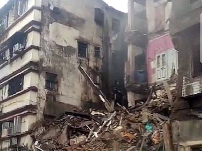 अधिकाऱ्यांनी दिलेल्या माहितीनुसार, संध्याकाळी 4 वाजून 45 मिनिटांनी फोर्टमधील एका सहा मजली इमारतीचा काही भाग कोसळला. दुर्घटनेला 15 तास उलटून गेल्यानंतरही बचाव कार्य अद्याप सुरुच आहे. आतापर्यंत यातून 24 जणांना ढिगाऱ्याखालून बाहेर काढण्यात आलं आहे. तर अजूनही दोन जण इमारतीच्या ढिगाऱ्याखाली अडकल्याची शक्यता वर्तवली जात आहे.