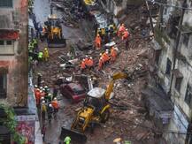 PHOTO | मुंबईमध्ये मुसळधार पावसात दोन ठिकाणी इमारती कोसळल्याची दुर्घटना; 8 जणांचा मृत्यू