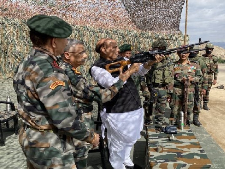 Defence Minister Rajnath Singh Leh India China Standoff संरक्षणमंत्री राजनाथ सिंह दोन दिवसांच्या लडाख-श्रीनगर दौऱ्यावर; सुरक्षेचा घेणार आढावा