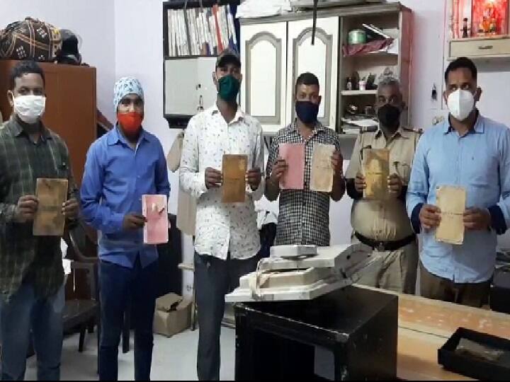 सिने स्टाईलने चोऱ्या अन् गुन्ह्यांचं अर्धशतक; मुंबई पोलिसांकडून चोराला अटक Mumbai Police Arrested thief harun Sardar who robbed kandivali wine shop सिने स्टाईलने चोऱ्या अन् गुन्ह्यांचं अर्धशतक; मुंबई पोलिसांकडून चोराला अटक