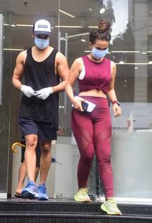 Spotted | गर्लफ्रेंड पत्रलेखासोबत मुंबईत फिरताना दिसून आला अभिनेता राजकुमार राव