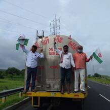 Milk Agitation | दूध दरासाठी राज्यात स्वाभिमानीचं आंदोलन; कुठे टँकर फोडले, तर नागरिकांमध्ये वाटप