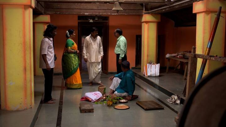 मराठी मालिका विश्वातील बहुप्रतीक्षित लग्न अखेर पार पडलं आहे. हे लग्न म्हणजे झी मराठीवरील 'रात्रीस खेळ चाले 2' मधल्या अण्णा नाईक आणि शेवंताचं.