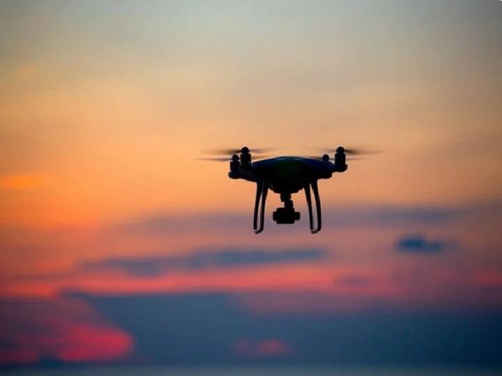 LAC वर आता हवाई योद्धा 'भारत' ड्रोनची निगराणी, काय आहेत खास गोष्टी? DRDO provided its indigenously developed drone bharat to the indian army LAC वर आता हवाई योद्धा 'भारत' ड्रोनची निगराणी, काय आहेत खास गोष्टी?