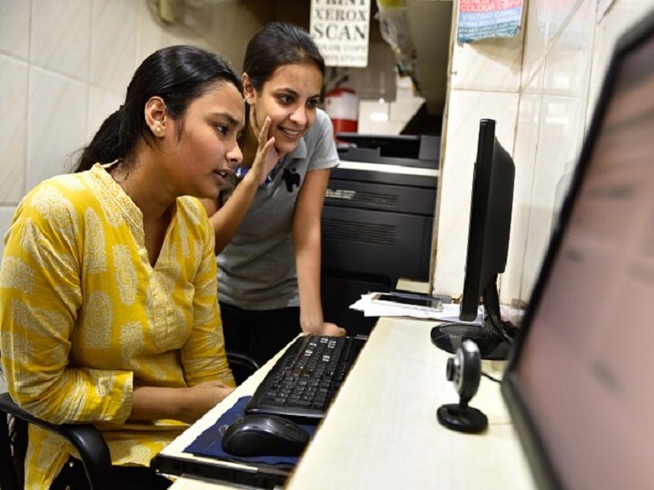 Solapur University's online exam website server crashes exams postponed  सोलापूर विद्यापीठाच्या ऑनलाईन परीक्षांच्या वेबसाईटचे सर्व्हर क्रॅश, 6 ते 8 ऑक्टोबर रोजीच्या परीक्षा पुढे ढकलल्या