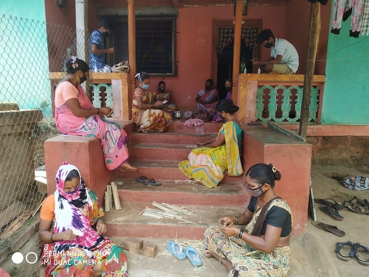 केशव सृष्टी ग्रामविकास प्रकल्प यांच्या माध्यमातून सध्या पालघरमधील डहाणू, जव्हार, मोखाडा, विक्रमगड या भागातील गरजू महिलांना बांबूपासून राख्या बनवण्याचं प्रशिक्षण देण्यात आले.  त्यानंतर सुमारे तीनशे महिलांना 50000 राख्या बनवण्याचं काम दिल गेलं आहे. 